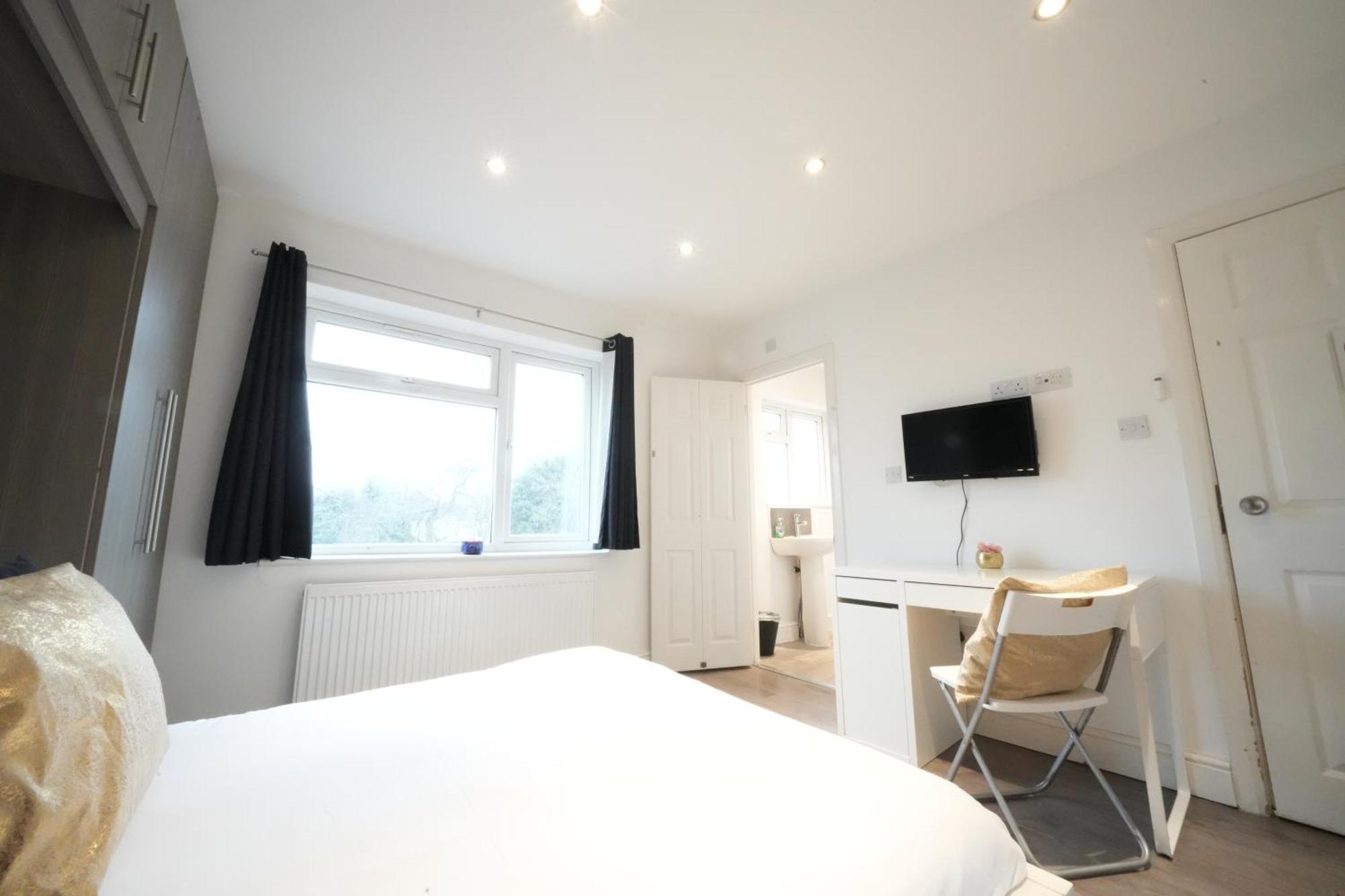 Grand Airport Ensuites Harmondsworth Exterior photo