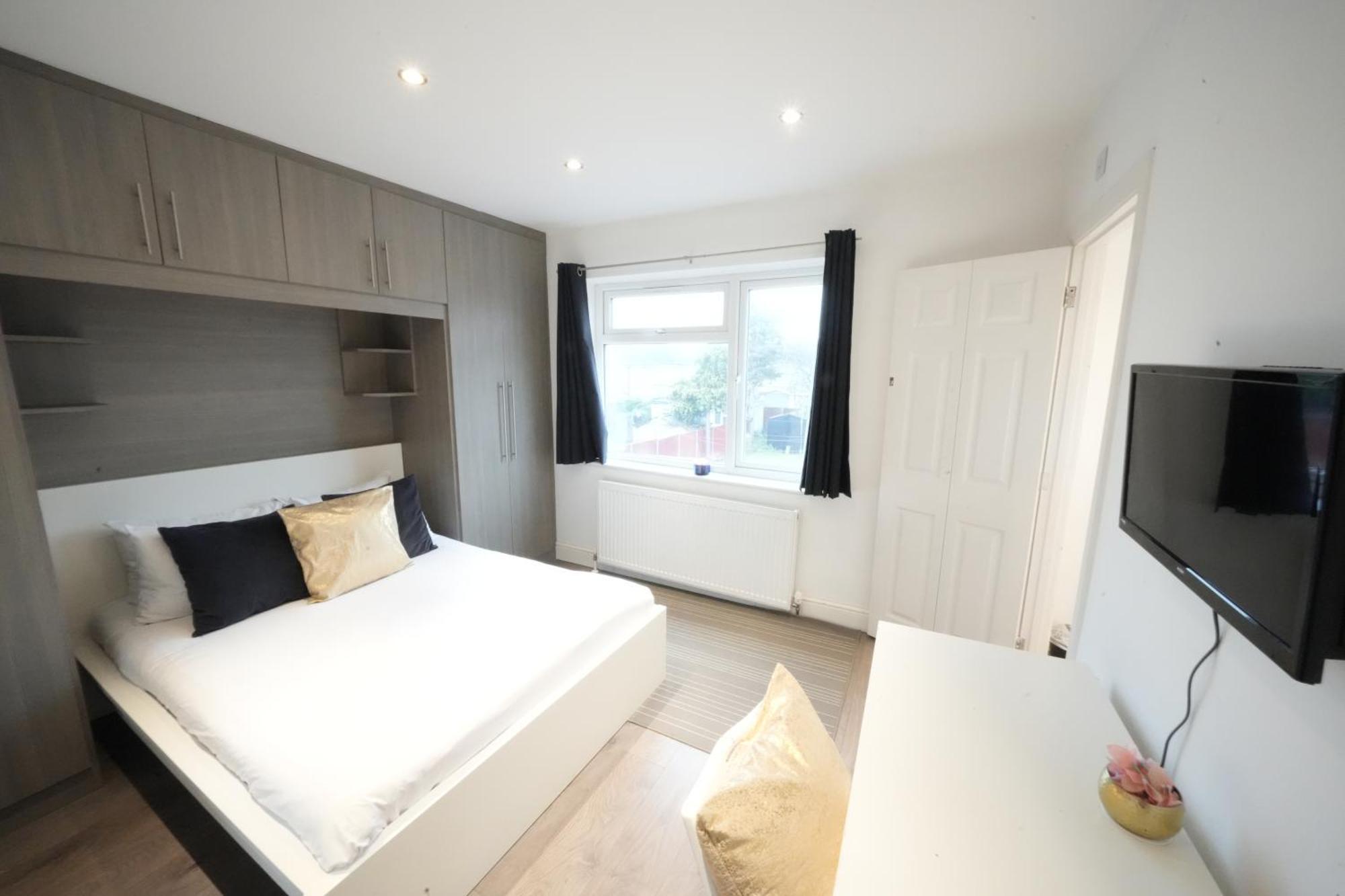 Grand Airport Ensuites Harmondsworth Exterior photo