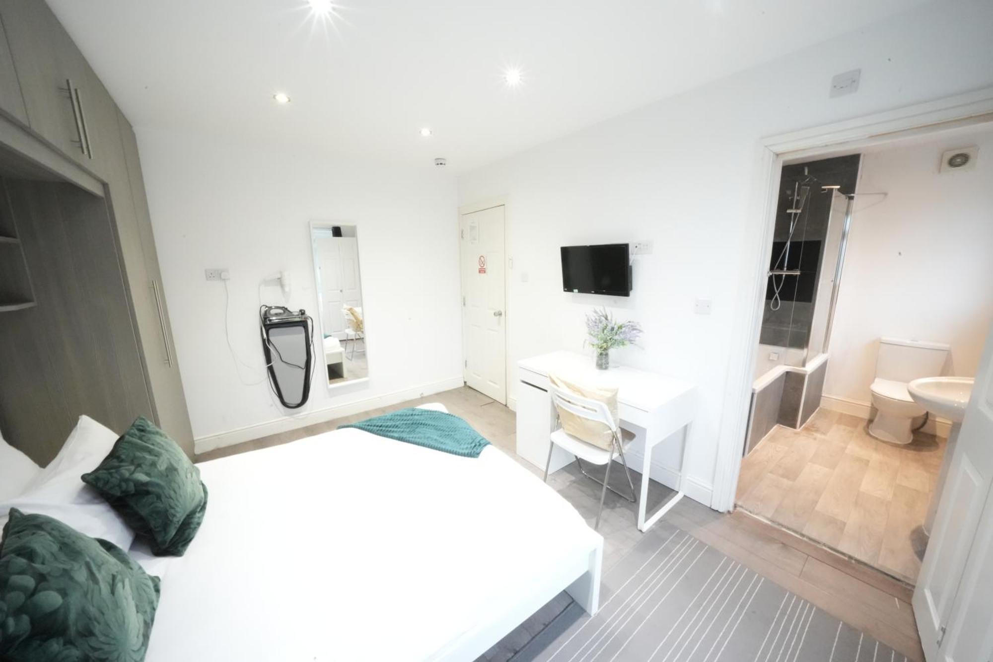 Grand Airport Ensuites Harmondsworth Exterior photo